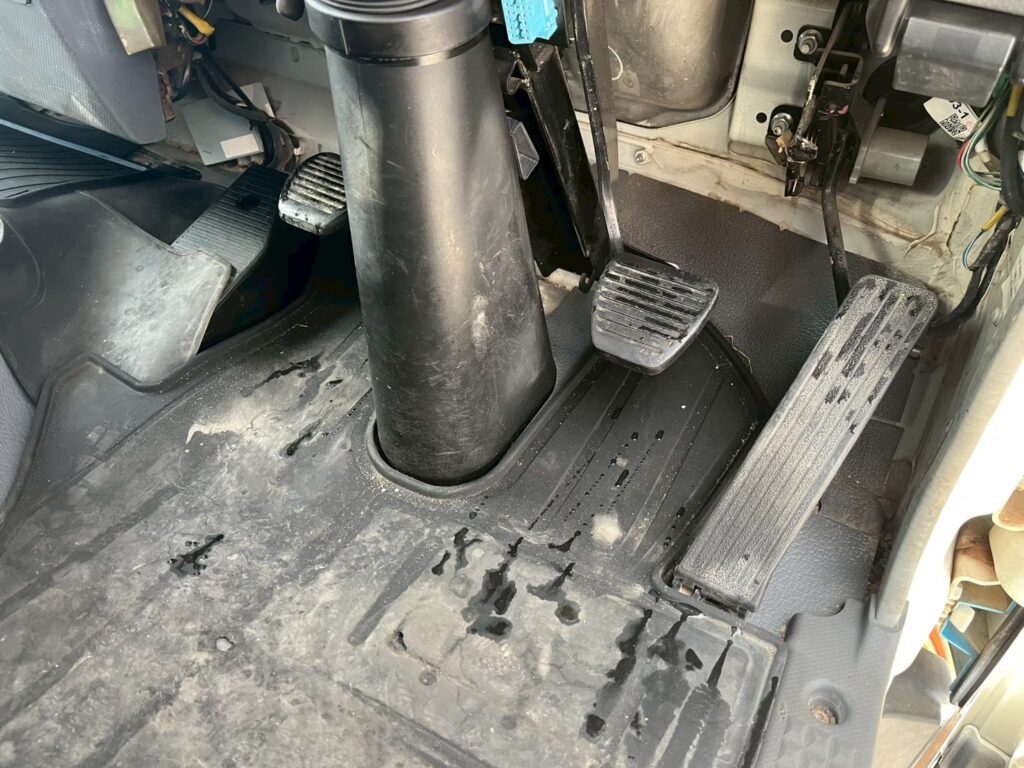 平成21年　いすゞ　フォワード　４トン４段クレーン　ロングジャッキ・フックイン・ラジコン付