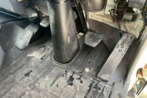 サムネイル: 平成21年　いすゞ　フォワード　４トン４段クレーン　ロングジャッキ・フックイン・ラジコン付