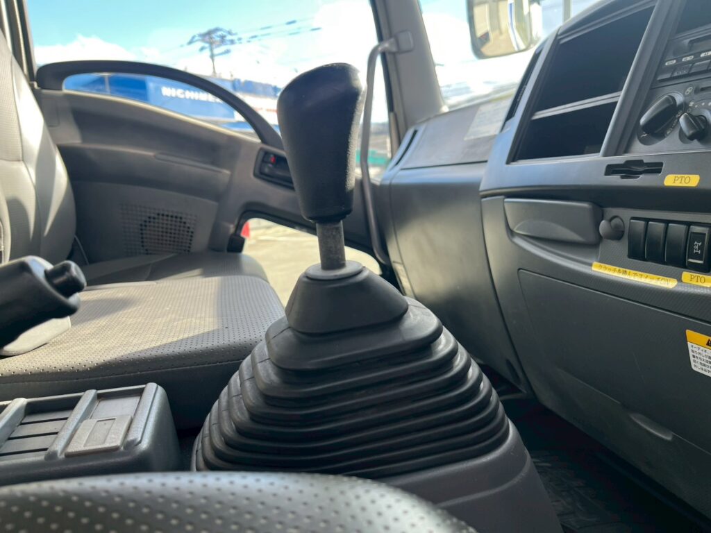 平成21年　いすゞ　フォワード　４トン４段クレーン　ロングジャッキ・フックイン・ラジコン付