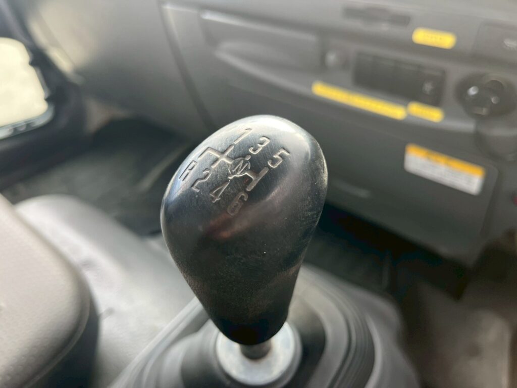 平成21年　いすゞ　フォワード　４トン４段クレーン　ロングジャッキ・フックイン・ラジコン付