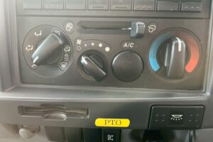 サムネイル: 平成21年　いすゞ　フォワード　４トン４段クレーン　ロングジャッキ・フックイン・ラジコン付