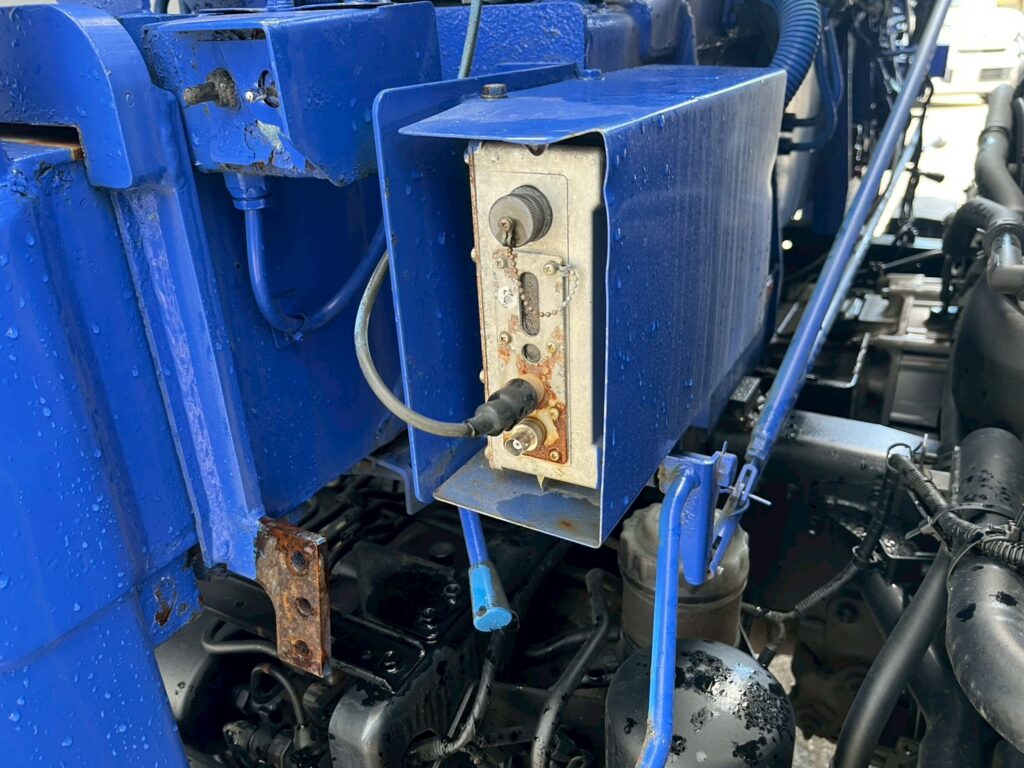 平成21年　いすゞ　フォワード　４トン４段クレーン　ロングジャッキ・フックイン・ラジコン付