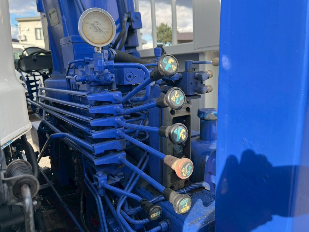 平成21年　いすゞ　フォワード　４トン４段クレーン　ロングジャッキ・フックイン・ラジコン付