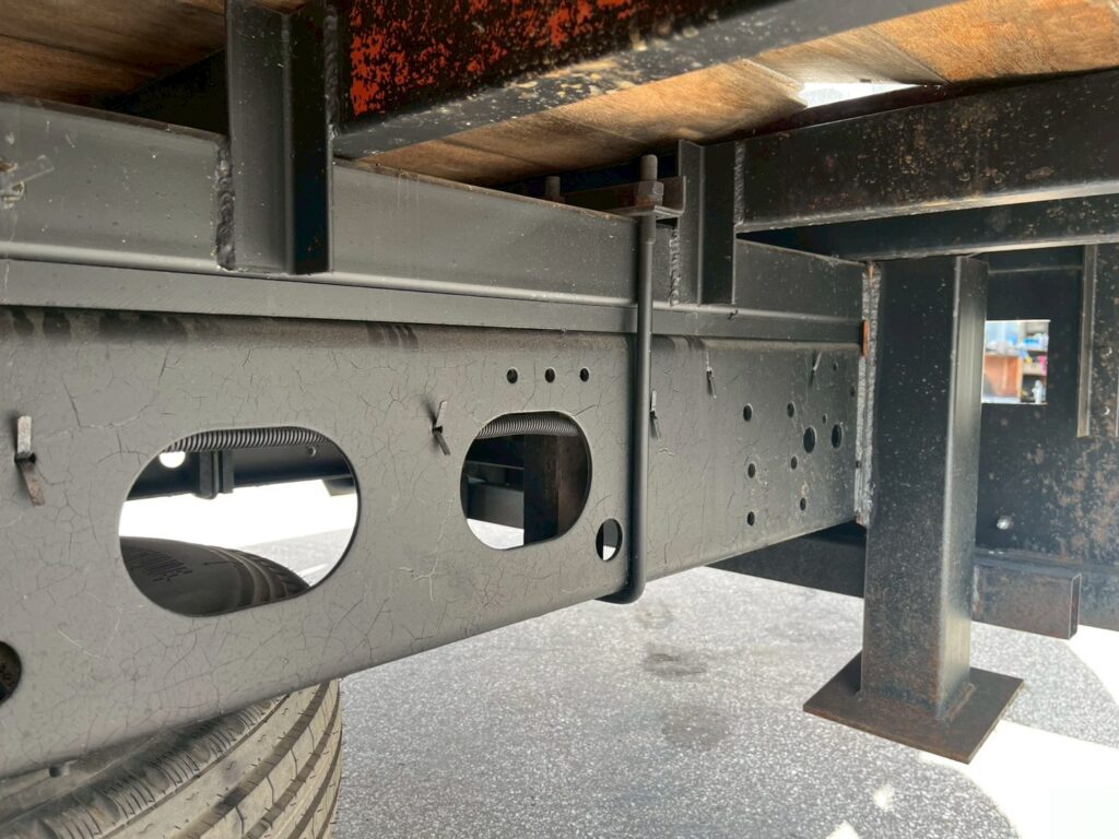 平成21年　いすゞ　フォワード　４トン４段クレーン　ロングジャッキ・フックイン・ラジコン付