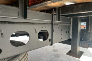 サムネイル: 平成21年　いすゞ　フォワード　４トン４段クレーン　ロングジャッキ・フックイン・ラジコン付