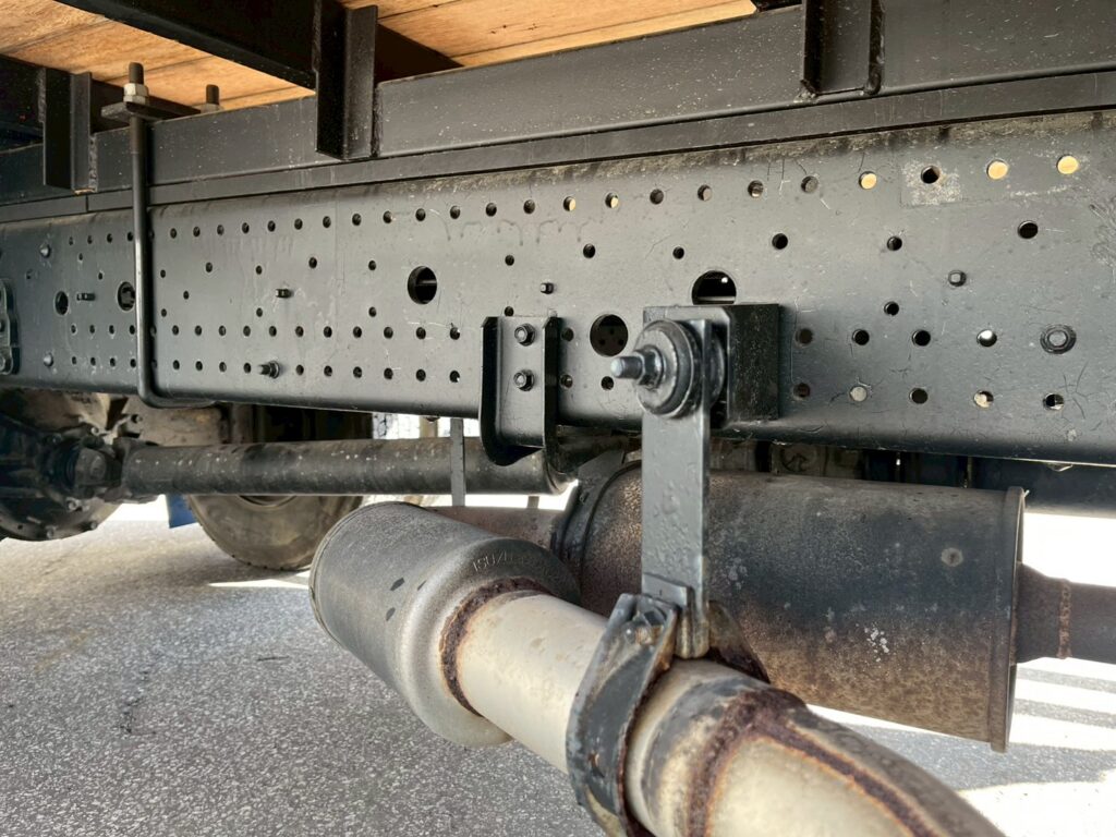 平成21年　いすゞ　フォワード　４トン４段クレーン　ロングジャッキ・フックイン・ラジコン付