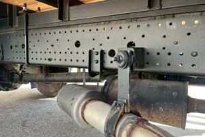 サムネイル: 平成21年　いすゞ　フォワード　４トン４段クレーン　ロングジャッキ・フックイン・ラジコン付