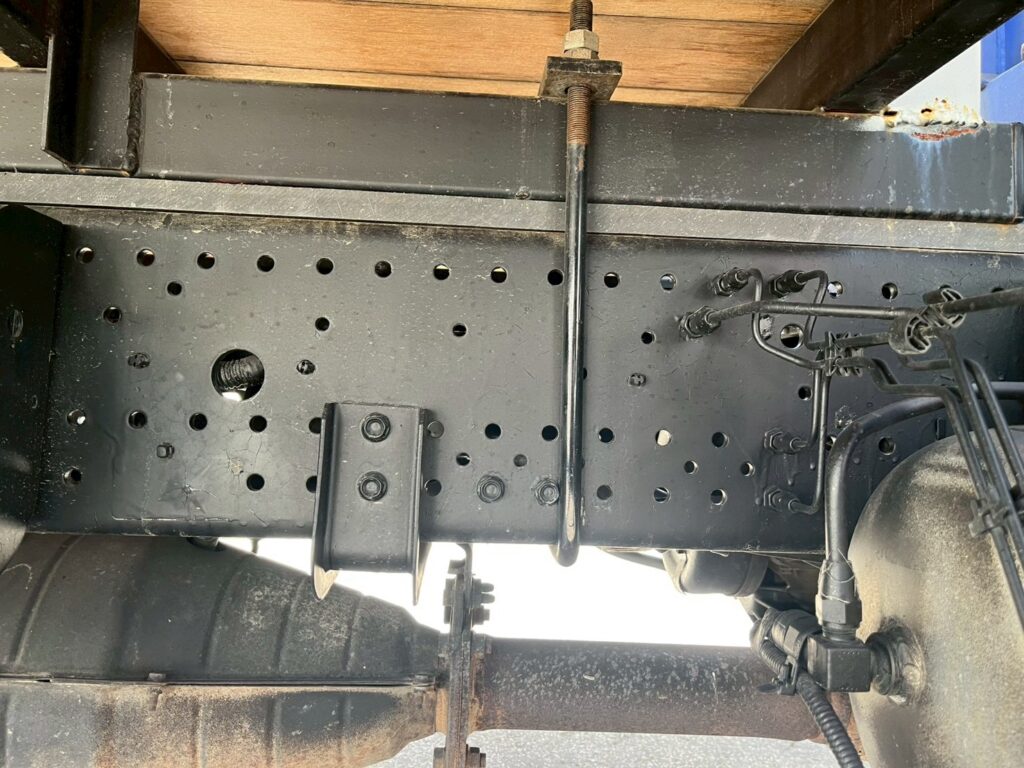 平成21年　いすゞ　フォワード　４トン４段クレーン　ロングジャッキ・フックイン・ラジコン付