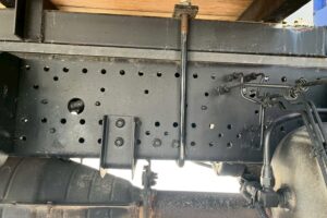 サムネイル: 平成21年　いすゞ　フォワード　４トン４段クレーン　ロングジャッキ・フックイン・ラジコン付