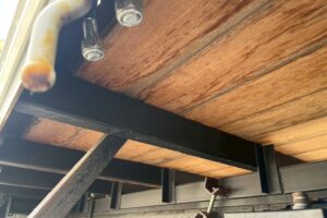 サムネイル: 平成21年　いすゞ　フォワード　４トン４段クレーン　ロングジャッキ・フックイン・ラジコン付