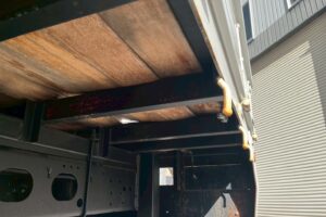 サムネイル: 平成21年　いすゞ　フォワード　４トン４段クレーン　ロングジャッキ・フックイン・ラジコン付