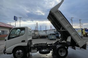 サムネイル: 平成20年　デュトロ3トンダンプ　フル装備　5MT　車検1年付