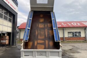 サムネイル: 平成20年　デュトロ3トンダンプ　フル装備　5MT　車検1年付