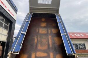 サムネイル: 平成20年　デュトロ3トンダンプ　フル装備　5MT　車検1年付