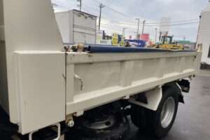 サムネイル: 平成20年　デュトロ3トンダンプ　フル装備　5MT　車検1年付
