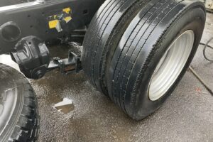 サムネイル: 平成20年　デュトロ3トンダンプ　フル装備　5MT　車検1年付