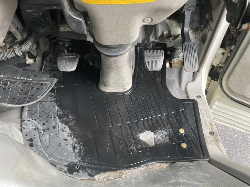 平成20年　デュトロ3トンダンプ　フル装備　5MT　車検1年付