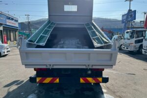 サムネイル: 平成27年式レンジャーダンプ　コボレーン　三方開き