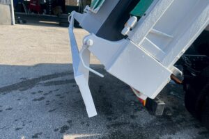 サムネイル: 平成27年式レンジャーダンプ　コボレーン　三方開き