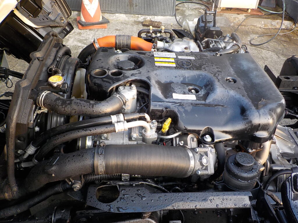 平成25年　エルフ 3ｔダンプ　コボレーン　