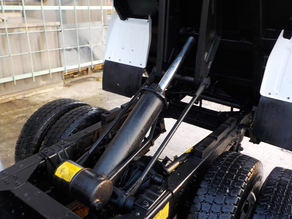 平成25年　エルフ 3ｔダンプ　コボレーン　