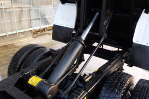 サムネイル: 平成25年　エルフ 3ｔダンプ　コボレーン　