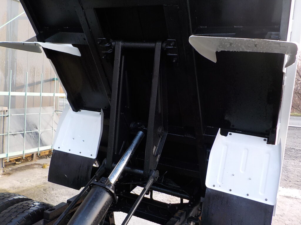 平成25年　エルフ 3ｔダンプ　コボレーン　