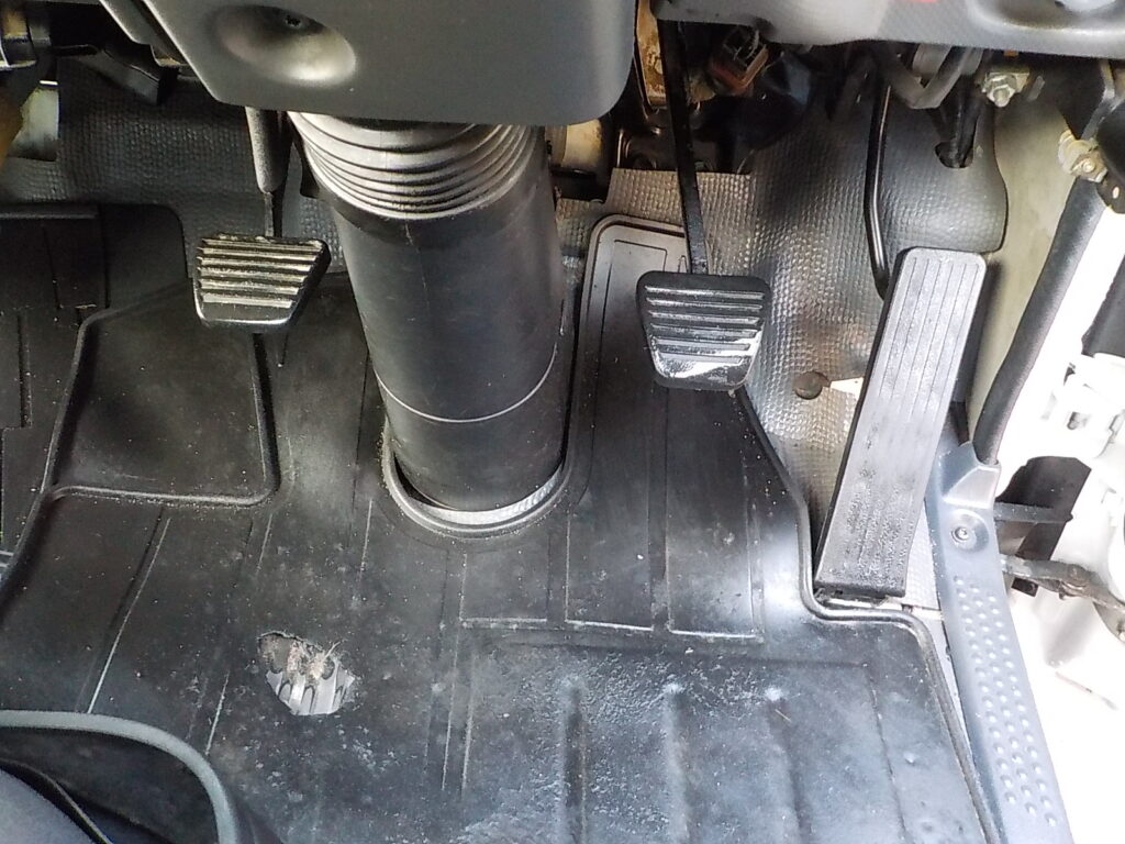 平成25年　エルフ 3ｔダンプ　コボレーン　