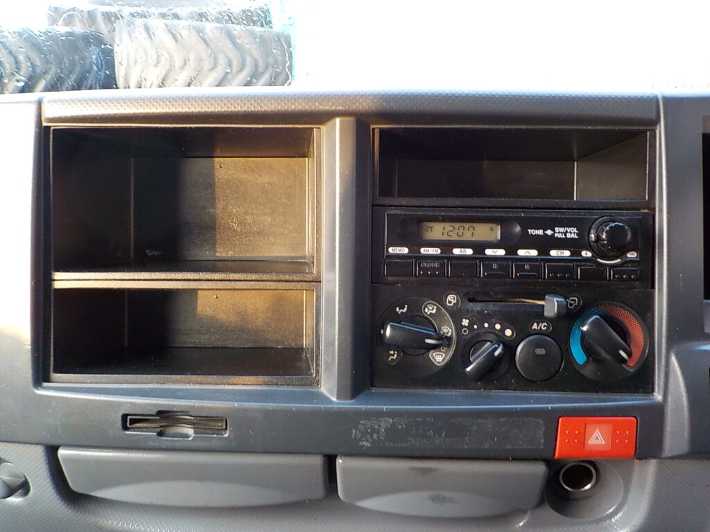 平成25年　エルフ 3ｔダンプ　コボレーン　