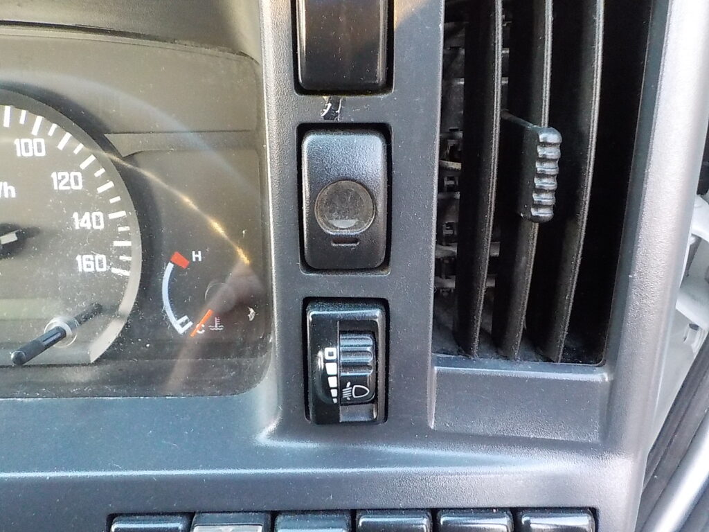 平成25年　エルフ 3ｔダンプ　コボレーン　