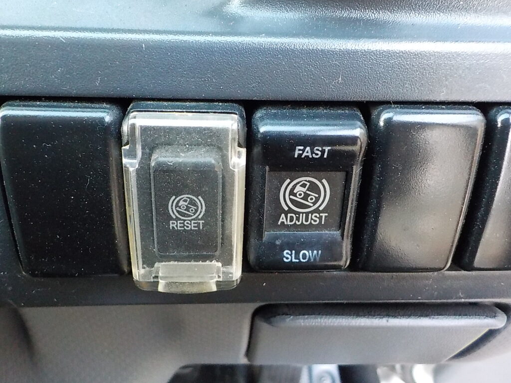 平成25年　エルフ 3ｔダンプ　コボレーン　