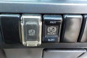 サムネイル: 平成25年　エルフ 3ｔダンプ　コボレーン　