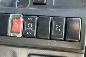 サムネイル: 平成30年　エルフ2トン強化ダンプ　車検1年付　フル装備　特殊シフト