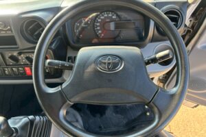 サムネイル: 平成28年　トヨタ　ダイナ　２トン平ロング　4WD（車検1年付）