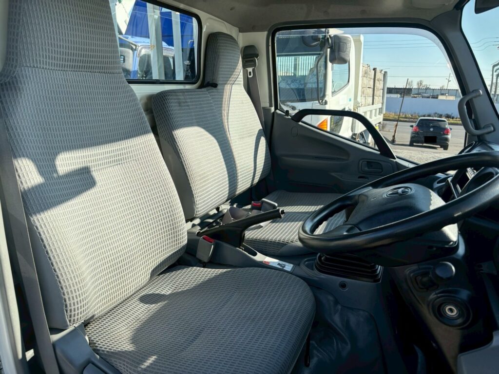 平成28年　トヨタ　ダイナ　２トン平ロング　4WD（車検1年付）