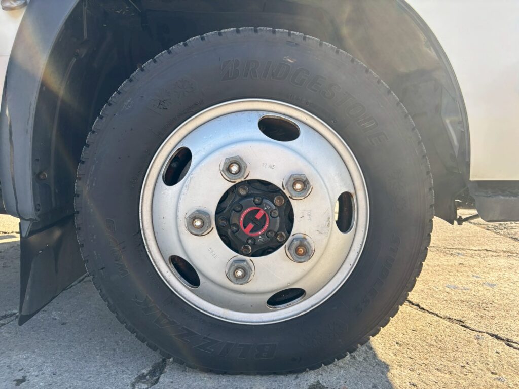 平成28年　トヨタ　ダイナ　２トン平ロング　4WD（車検1年付）