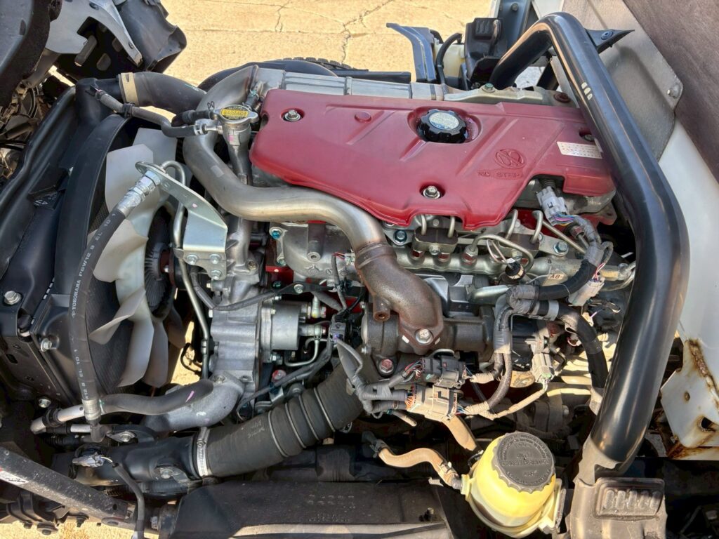 平成28年　トヨタ　ダイナ　２トン平ロング　4WD（車検1年付）