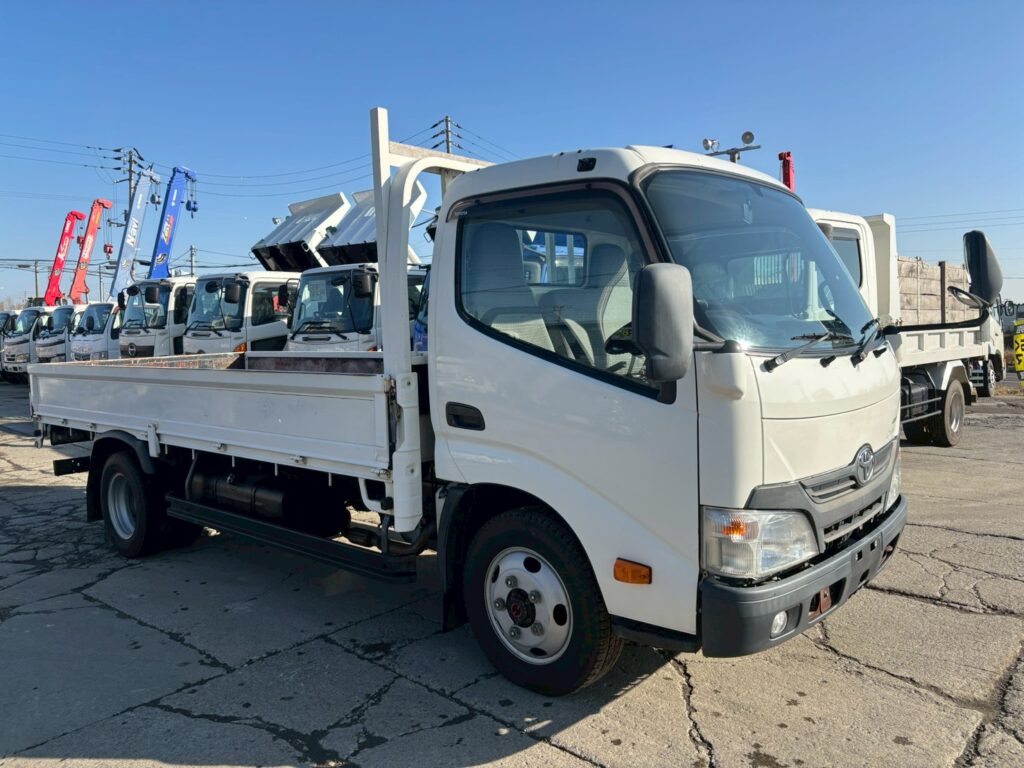 平成28年　トヨタ　ダイナ　２トン平ロング　4WD（車検1年付）