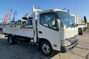 サムネイル: 平成28年　トヨタ　ダイナ　２トン平ロング　4WD（車検1年付）