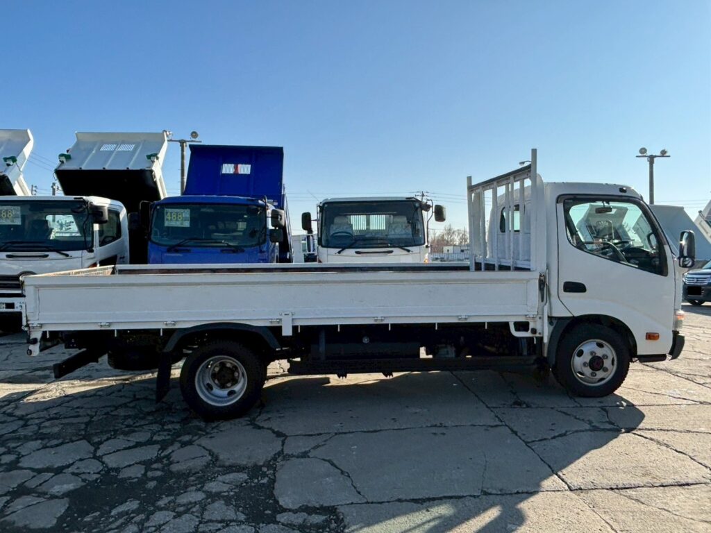 平成28年　トヨタ　ダイナ　２トン平ロング　4WD（車検1年付）