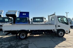 サムネイル: 平成28年　トヨタ　ダイナ　２トン平ロング　4WD（車検1年付）