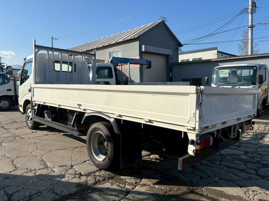 平成28年　トヨタ　ダイナ　２トン平ロング　4WD（車検1年付）