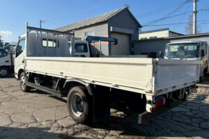 サムネイル: 平成28年　トヨタ　ダイナ　２トン平ロング　4WD（車検1年付）