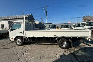 サムネイル: 平成28年　トヨタ　ダイナ　２トン平ロング　4WD（車検1年付）