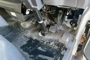 サムネイル: 平成26年式　バネット１トン箱車　４WD　後輪Wタイヤ