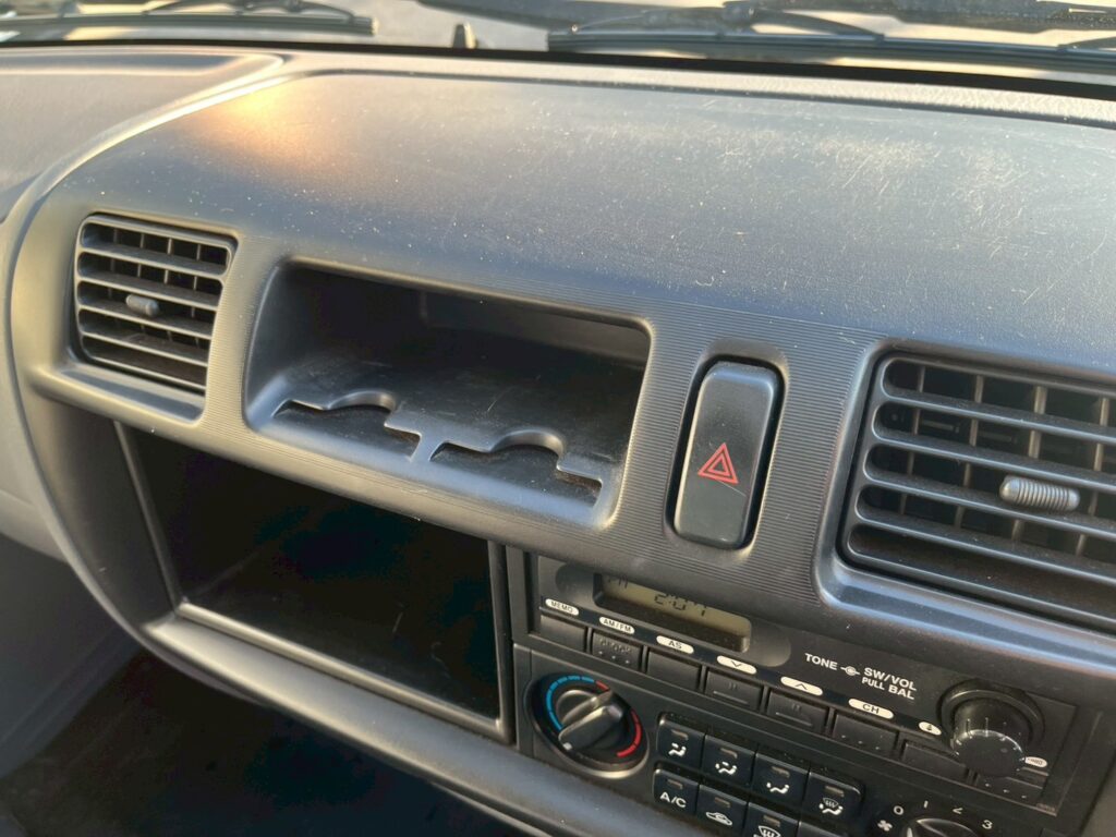 平成26年式　バネット１トン箱車　４WD　後輪Wタイヤ