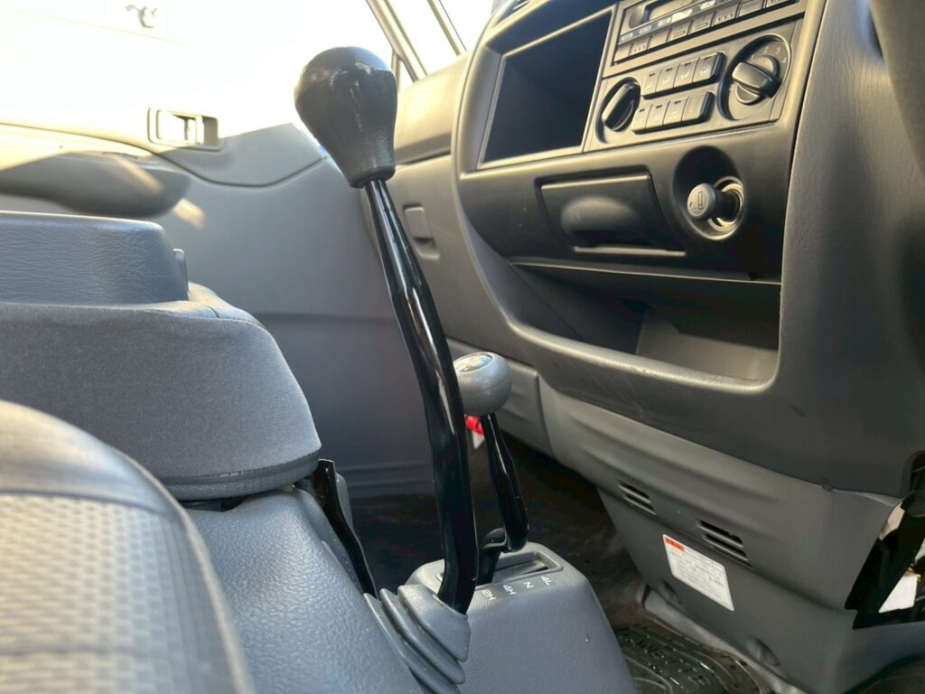 平成26年式　バネット１トン箱車　４WD　後輪Wタイヤ