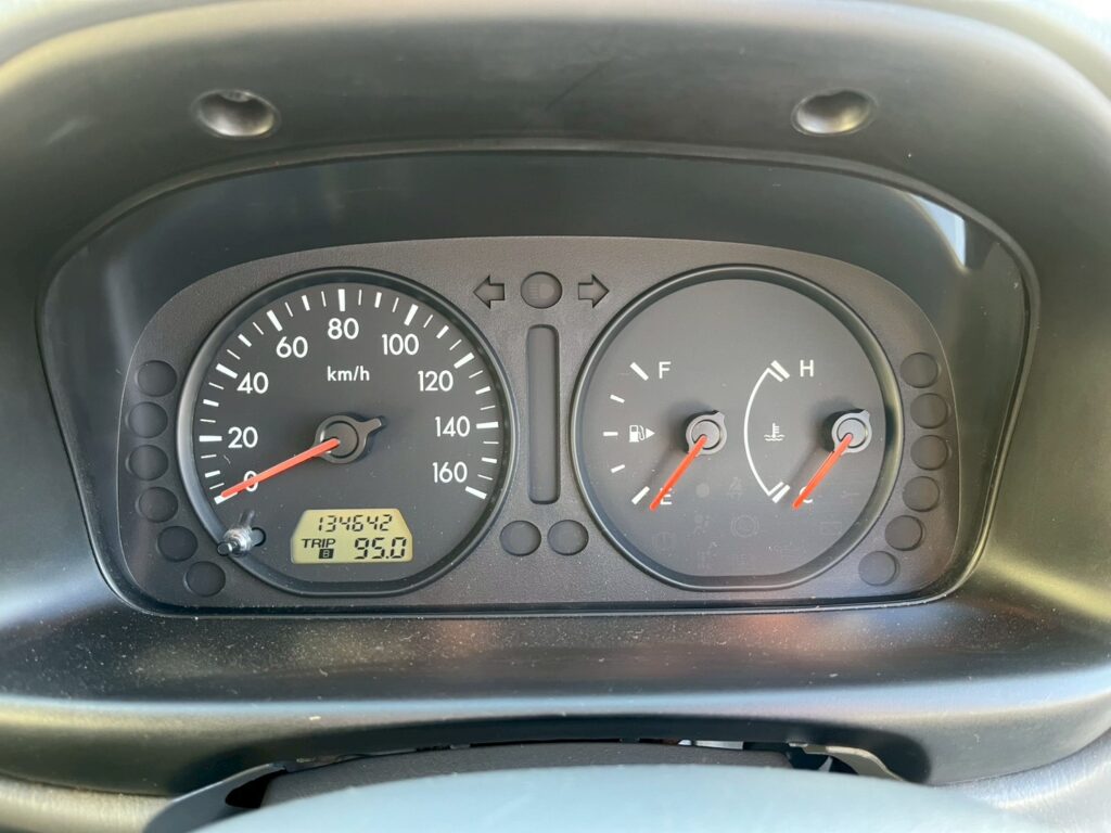 平成26年式　バネット１トン箱車　４WD　後輪Wタイヤ