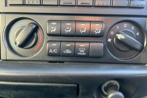 サムネイル: 平成26年式　バネット１トン箱車　４WD　後輪Wタイヤ