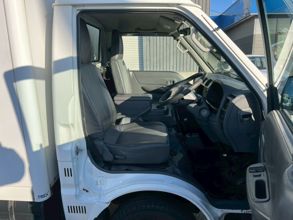 平成26年式　バネット１トン箱車　４WD　後輪Wタイヤ